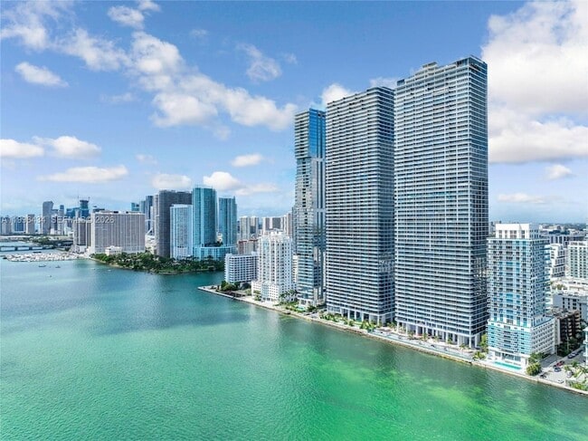 Building Photo - 700 NE 25th St