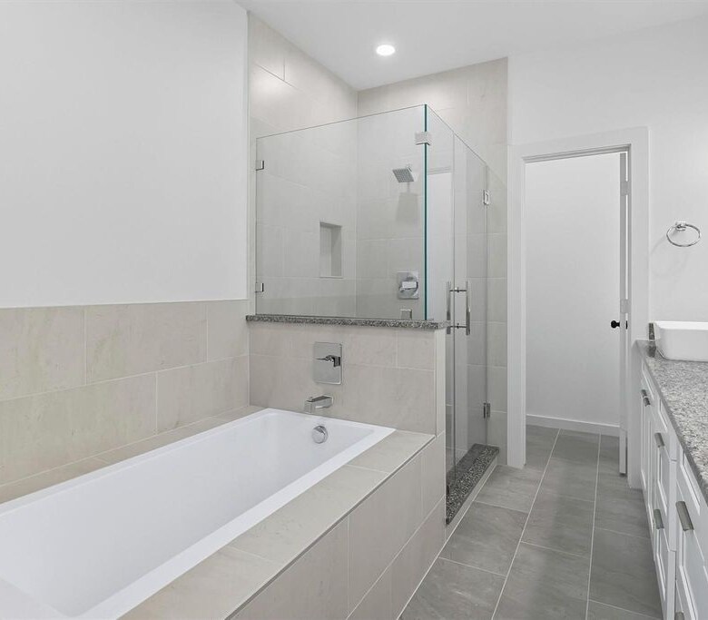 Building Photo - 2921 El Fenice Ln