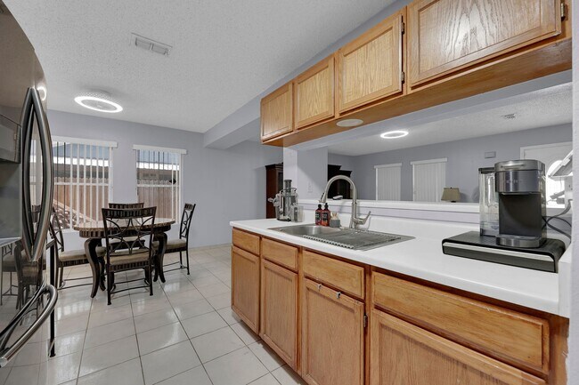 Building Photo - FULLY FURNISHED! ALL APPLIANCES INCLUDED!