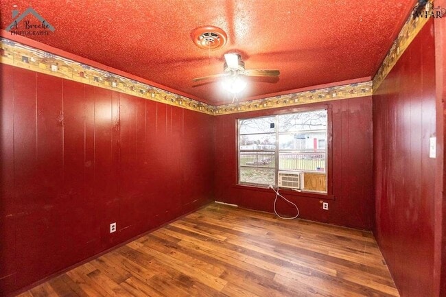 Building Photo - 808 S Yosemite St