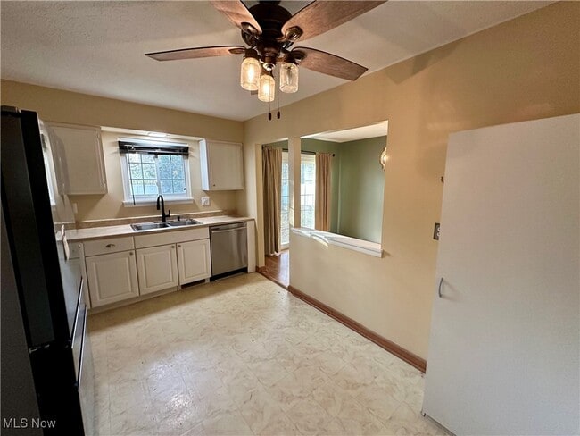 Building Photo - 6192 Jaycox Rd