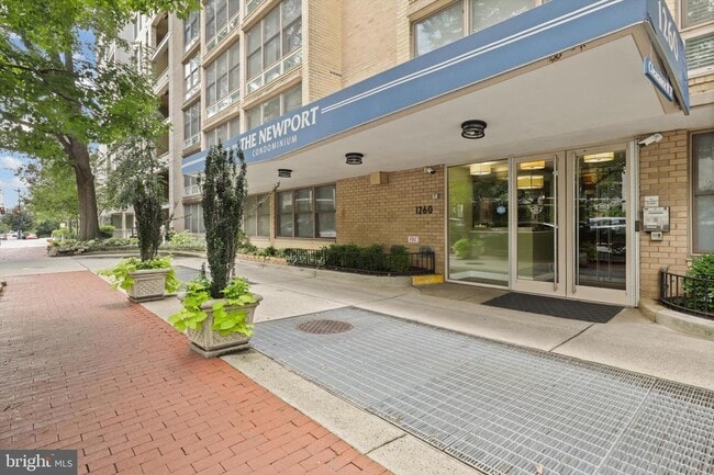 Building Photo - 1260 21st St NW