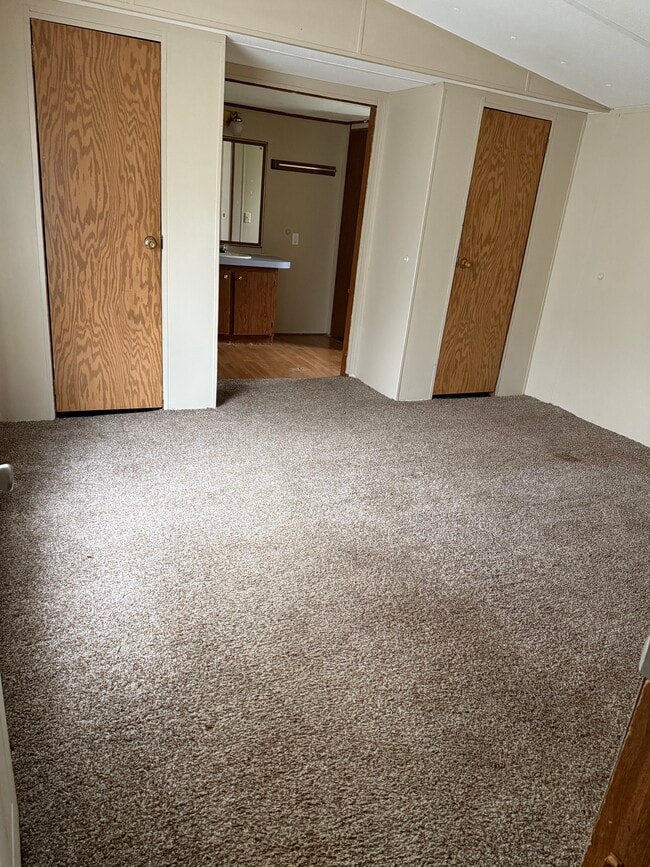 Building Photo - 1204 Sleepy Hollow Dr