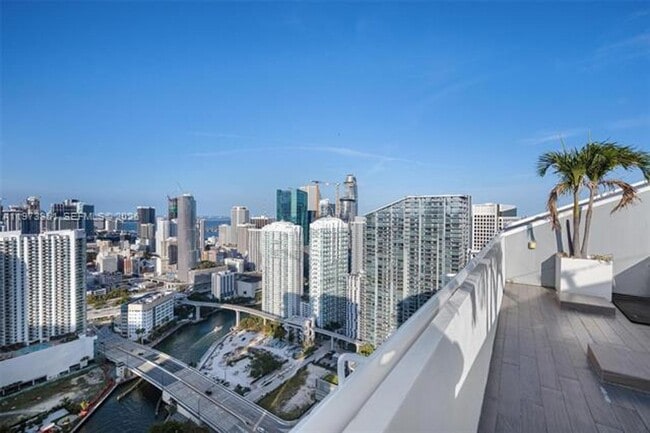 Building Photo - 88 SW 7th St