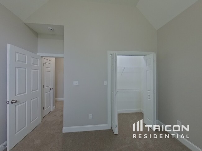 Building Photo - 8721 Magnolia Estates Dr