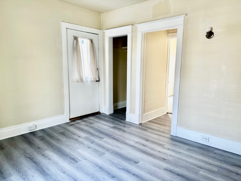 Building Photo - 647 W Lexington Ave