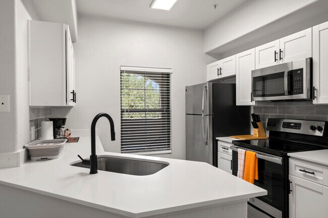 Building Photo - 875 W Pecos Rd