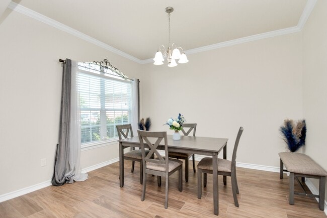 Building Photo - 2703 Lakecrest River Dr