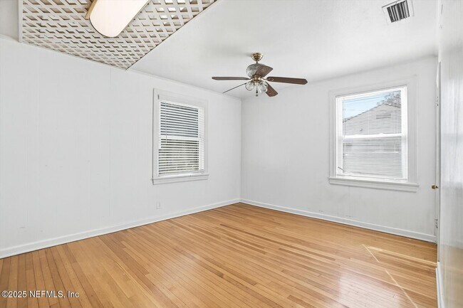 Building Photo - 1546 River Hills Cir W