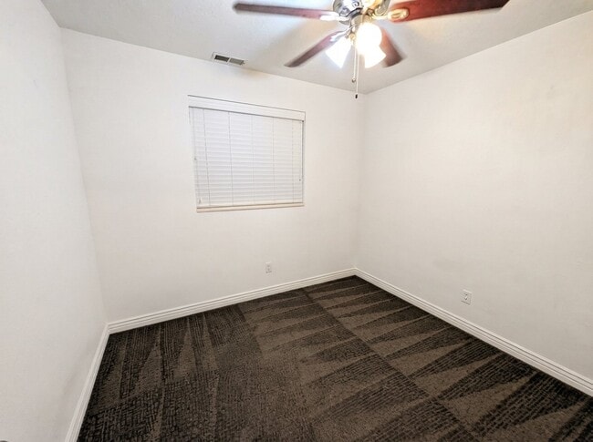 Building Photo - 677 Lebon Cir
