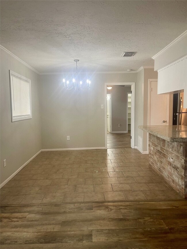 Building Photo - 2115 Yorktown Ct S