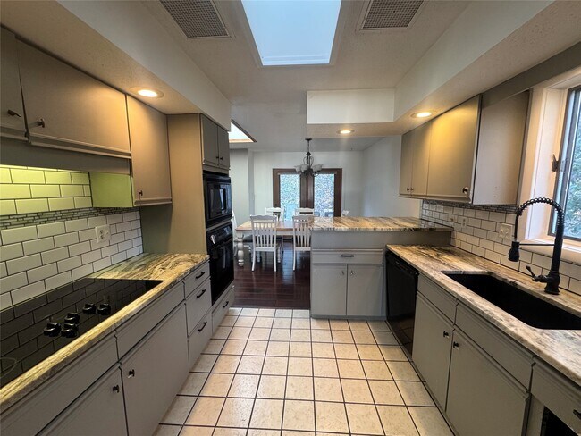 Building Photo - 41 Kenilworth Rd