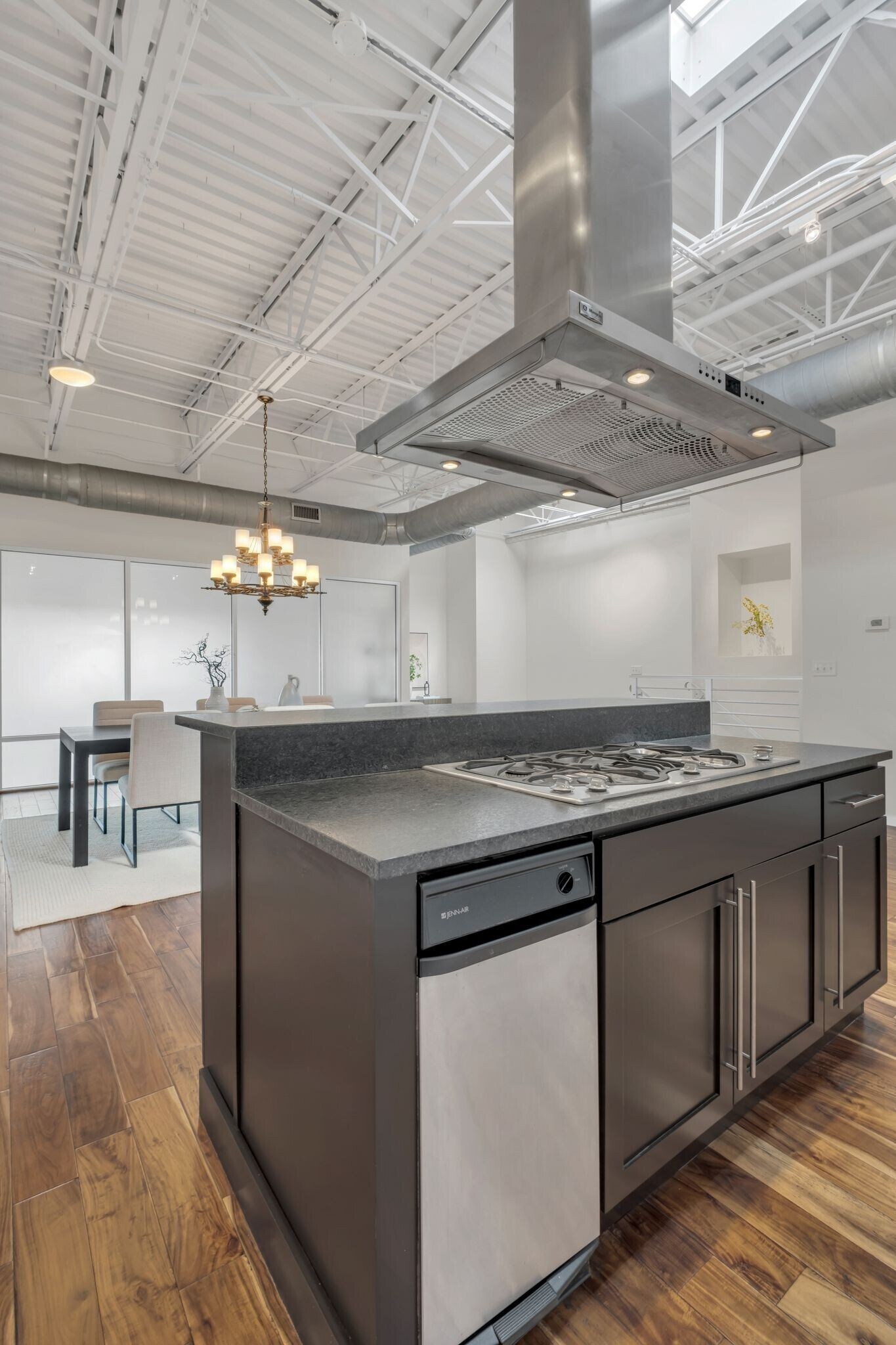 Building Photo - 309 Church St