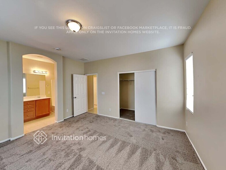 Building Photo - 9141 Blue Raven Ave