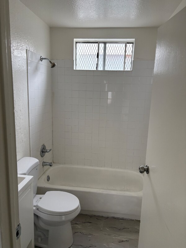 Building Photo - 9605 S Avalon Blvd