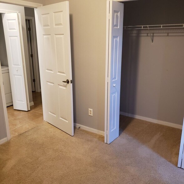 Building Photo - 2771 Oakwater Dr