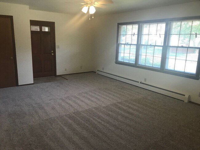 Building Photo - 1725 Douglas Ave