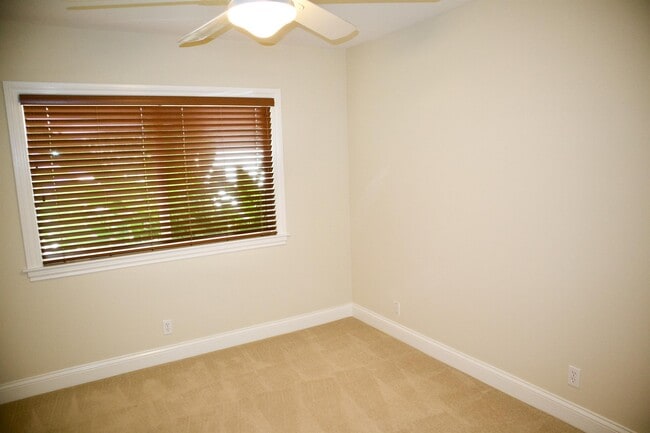 Building Photo - 26665 Whitehorn Dr