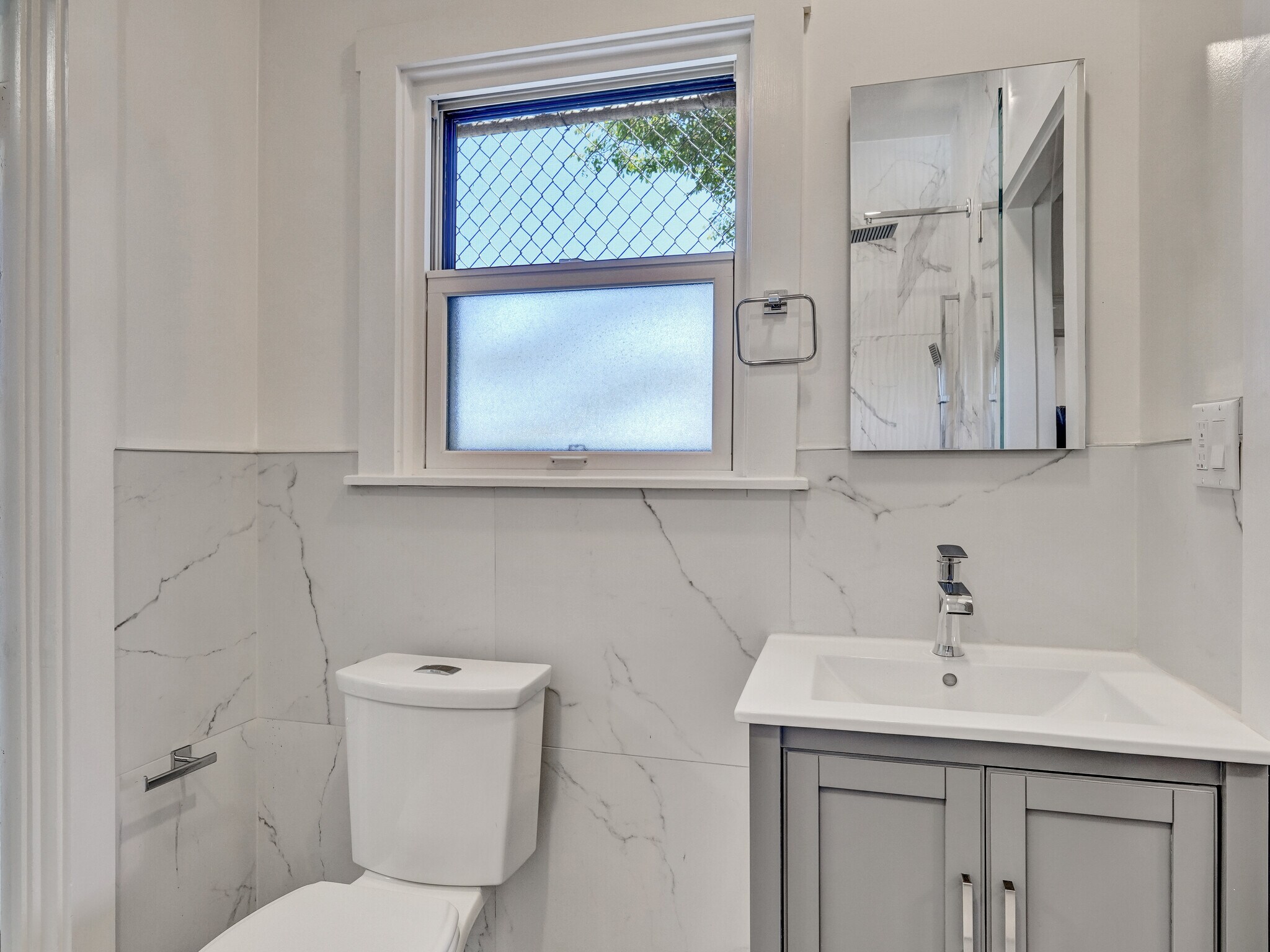 Building Photo - 1075 43rd St