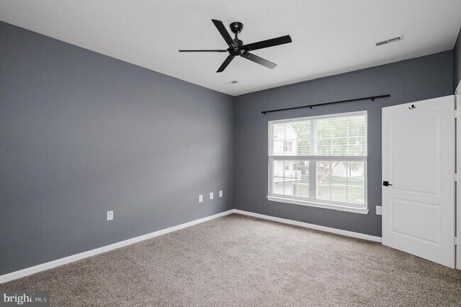 Building Photo - 557 Rhapsody Ct