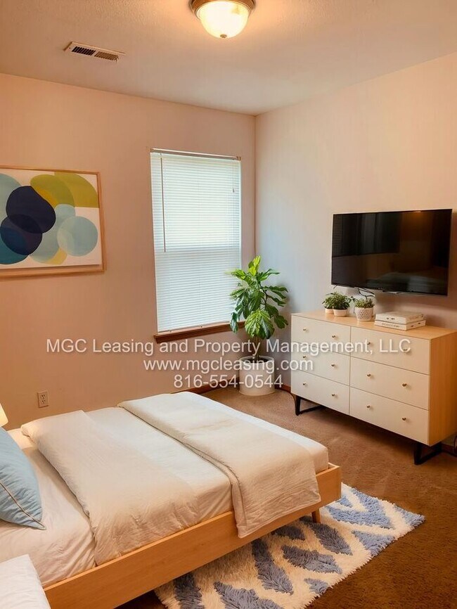 Building Photo - Comfort Meets Convenience in This Peaceful...