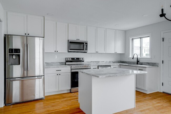 Building Photo - 2403 Flint St