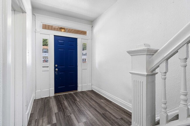 Building Photo - 4 Bed 1 Bath Single Family Home