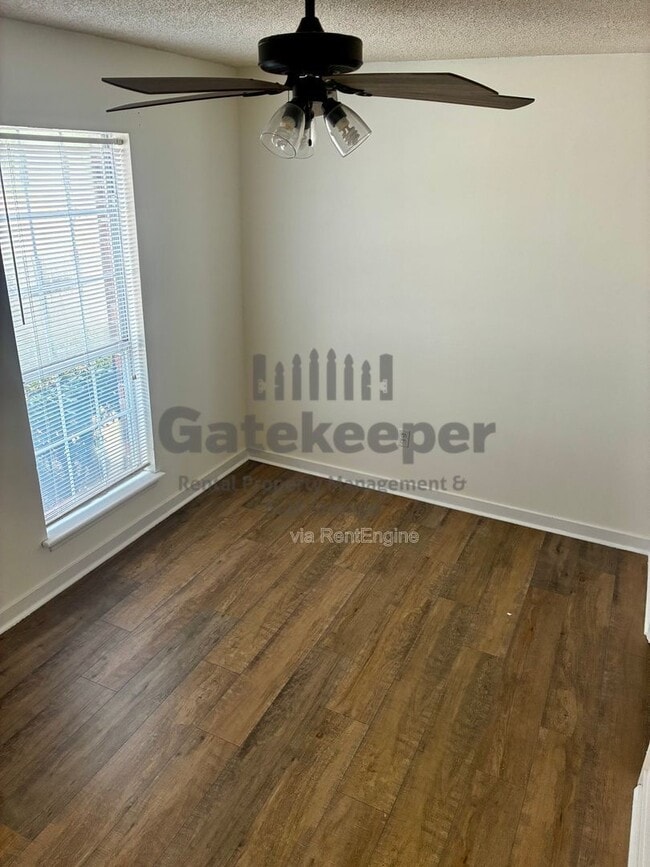 Building Photo - 101 Sandlewood Dr