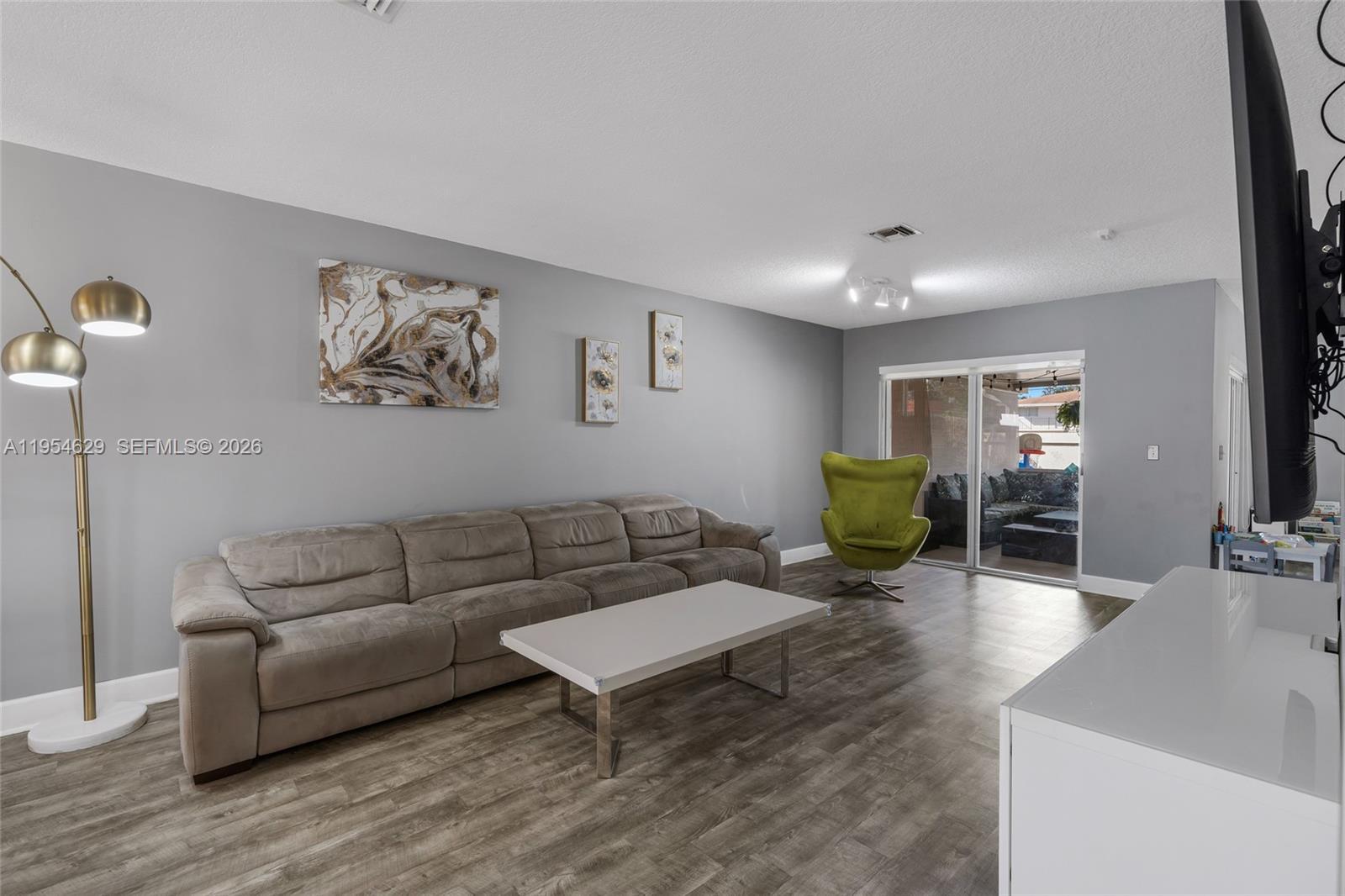 Building Photo - 4055 Eastridge Dr