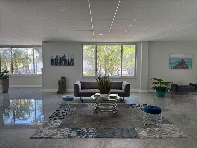 Building Photo - 9700 W Bay Harbor Dr
