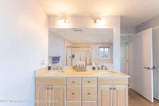 Building Photo - 322 Broadway