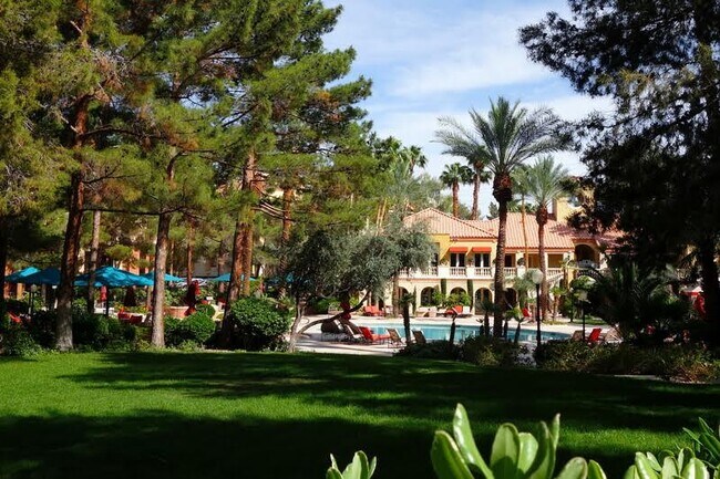 Building Photo - 270 E Flamingo Rd