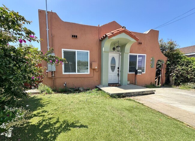 Building Photo - 3781 Clinton St