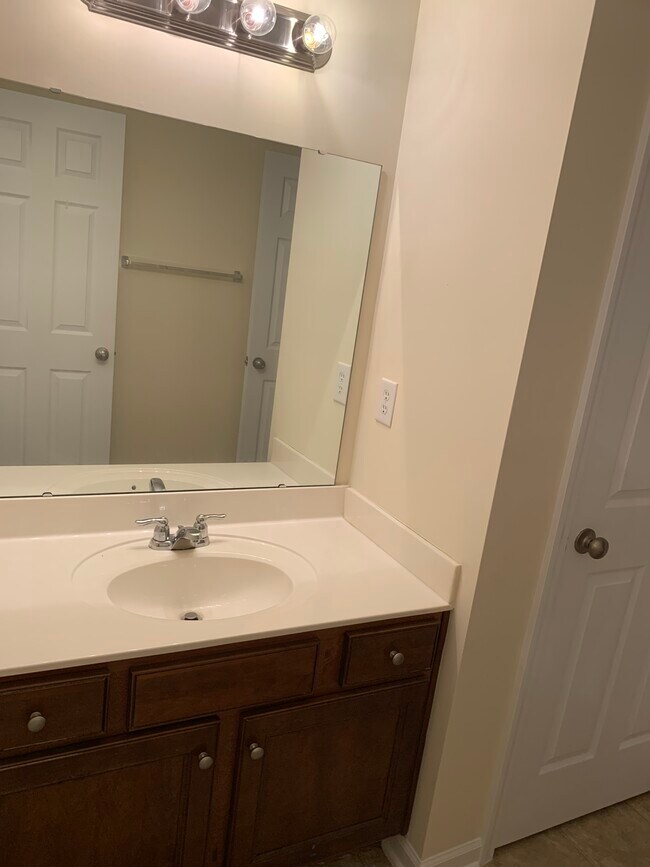 Building Photo - 11619 Stockdale Ct