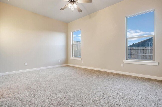 Building Photo - Pre-leasing for July