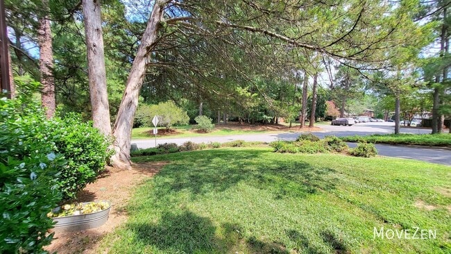 Building Photo - 5813 Nottoway Ct