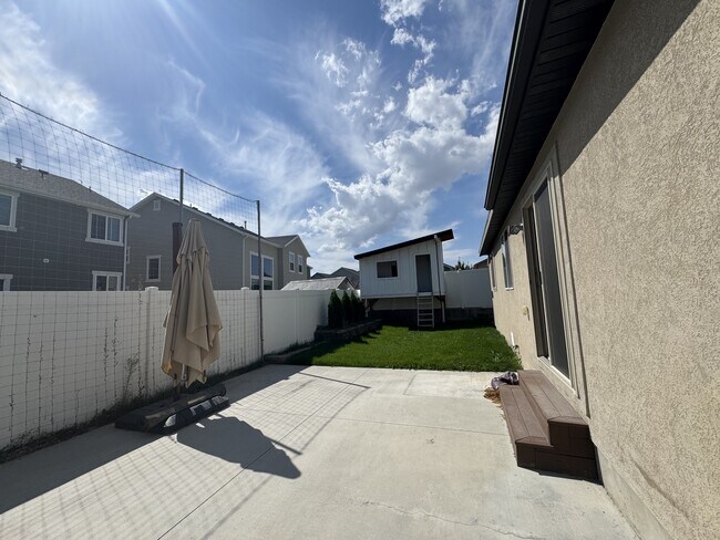 Building Photo - 4931 W Berry Creek Dr