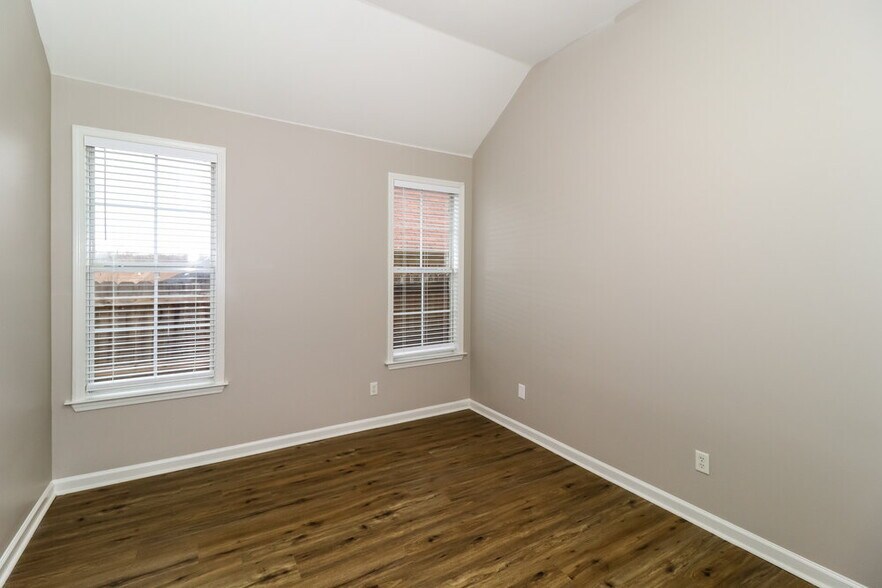 Building Photo - 4899 Longleaf Oak Cove