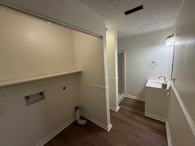 Building Photo - Enjoy Panoramic Holston River Views from T...