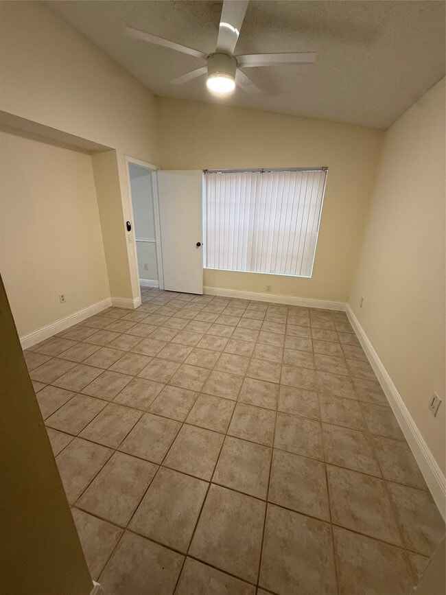 Building Photo - 14925 SW 48th Terrace