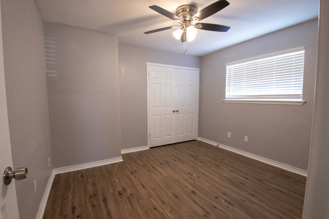 Building Photo - Crossbill