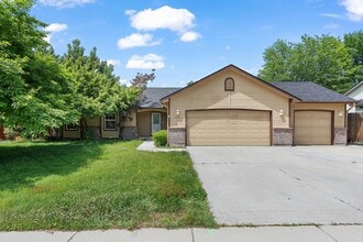 Building Photo - 1725 N Eagle Creek Way