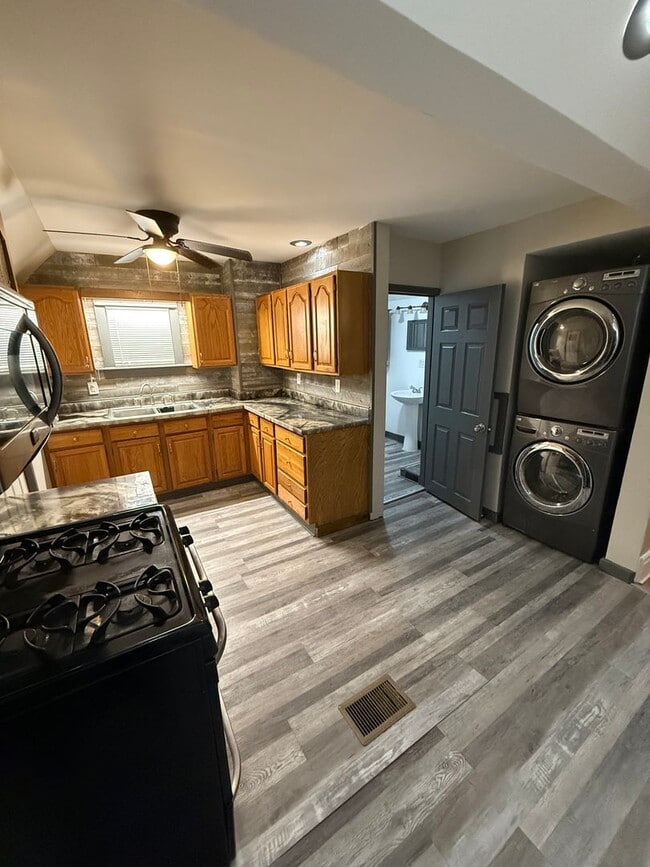 Building Photo - 11 Hallenbeck Ave