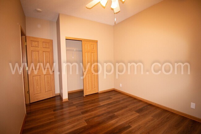Building Photo - spacious 4-bedroom, 3-bathroom