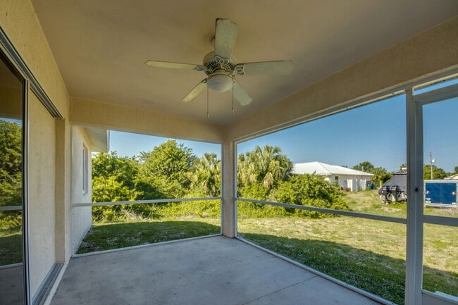 Building Photo - COMING SOON! 3 bedroom 2 bathroom single f...