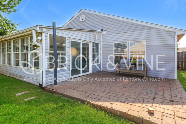Building Photo - 920 Periwinkle Dr
