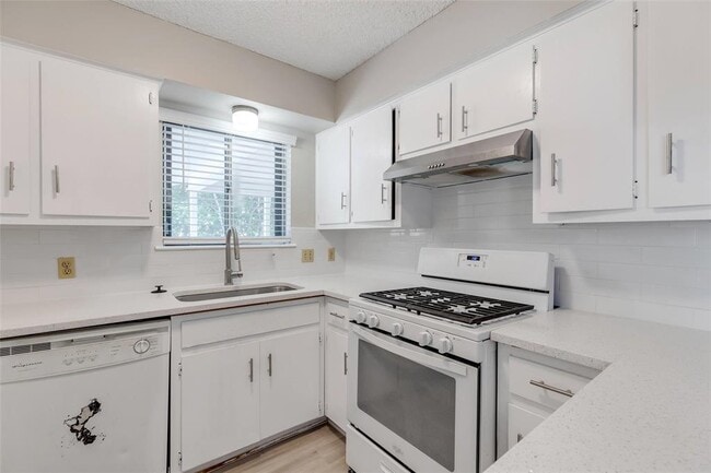 Building Photo - 2005 Cody Ct