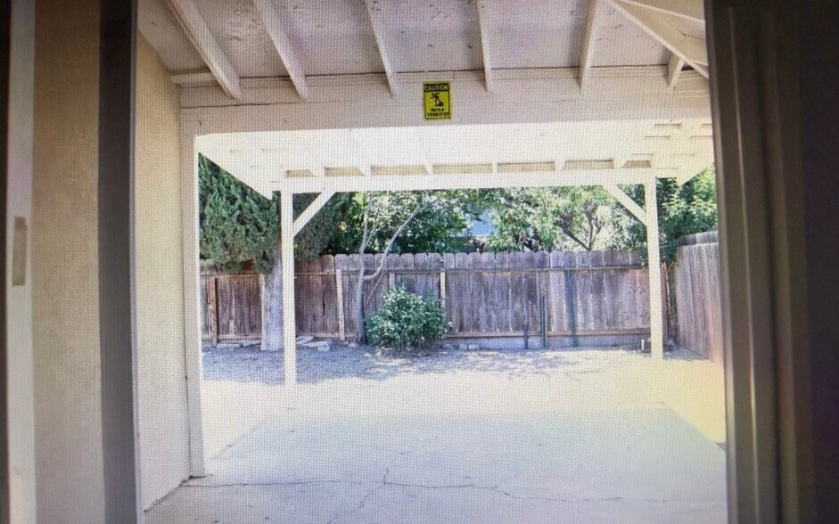 Building Photo - 1820 Celeste Dr