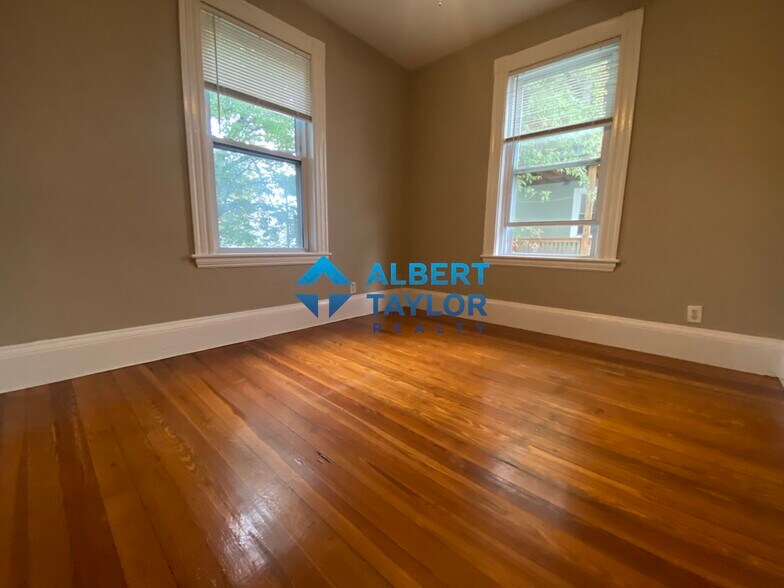 Building Photo - 1 Parker Hill Ter