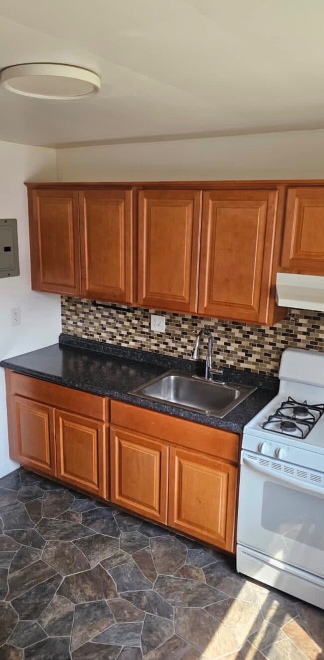 Building Photo - 31 Millers Ln